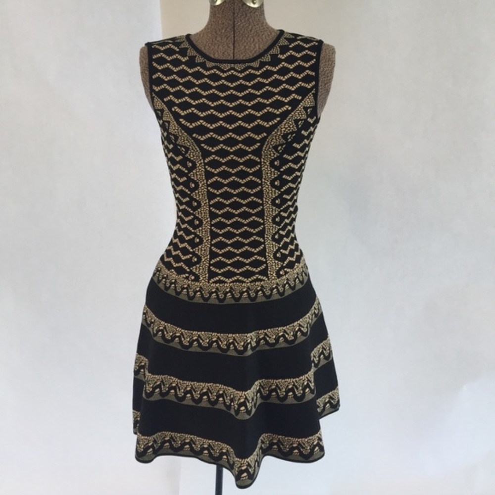 BCBG MAXAZARIA BLACK PRINT FIT AND FLARE DRESS